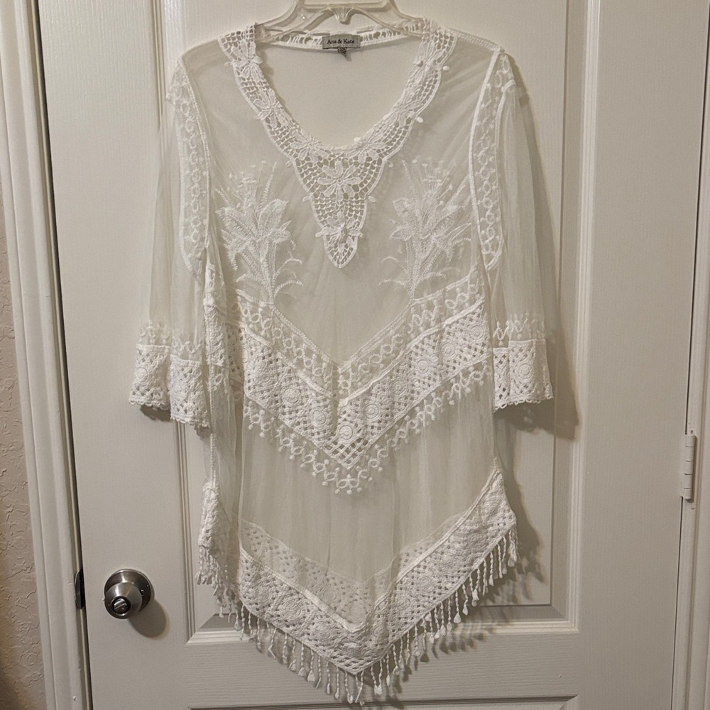 Chic White Lace Tunic Top